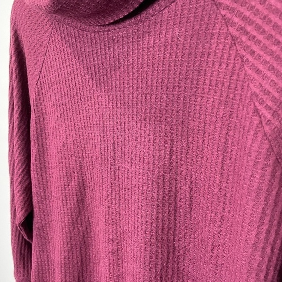 Bobeau Cowl Neck Raglan Sleeve Thermal Maroon Top - Picture 2 of 5